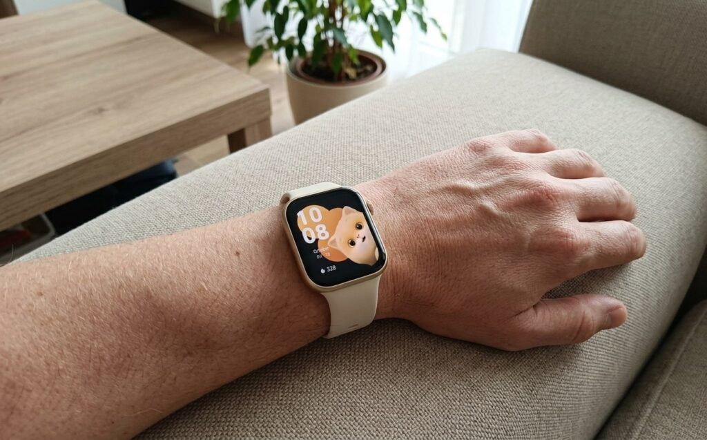 Is HONOR Watch 5 Worth Buying in 2026. The watch also comes in a light color option. Photo.