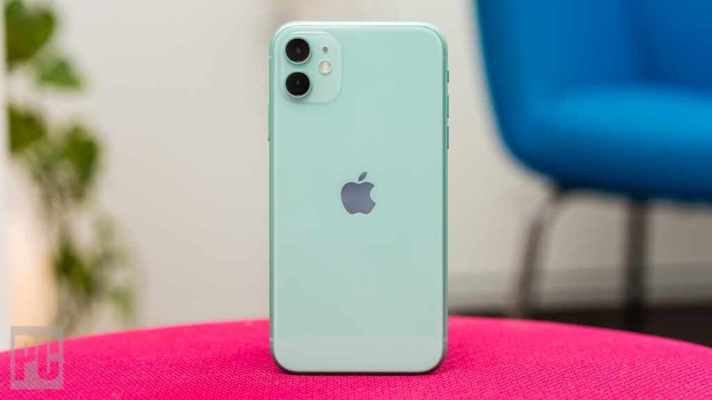 Which iPhones support iOS 27. Even if you have an old iPhone 11, you can still update it to the new iOS. Photo.