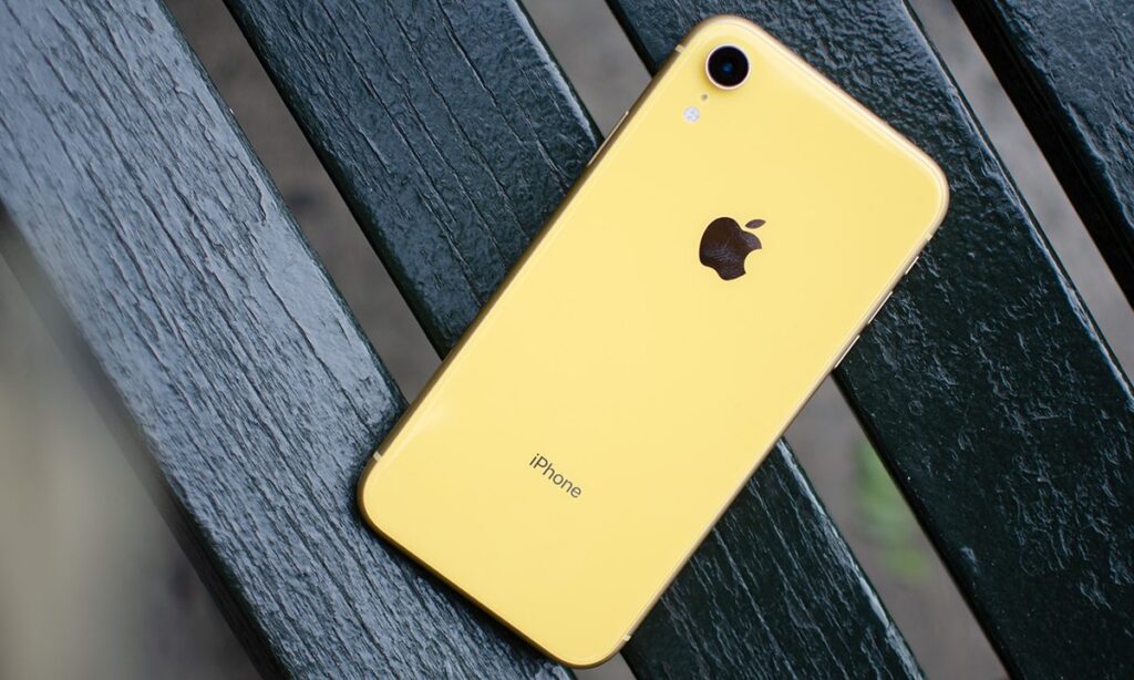 How long do iOS updates come out for iPhone. iPhone XR no longer receives major updates. Photo.