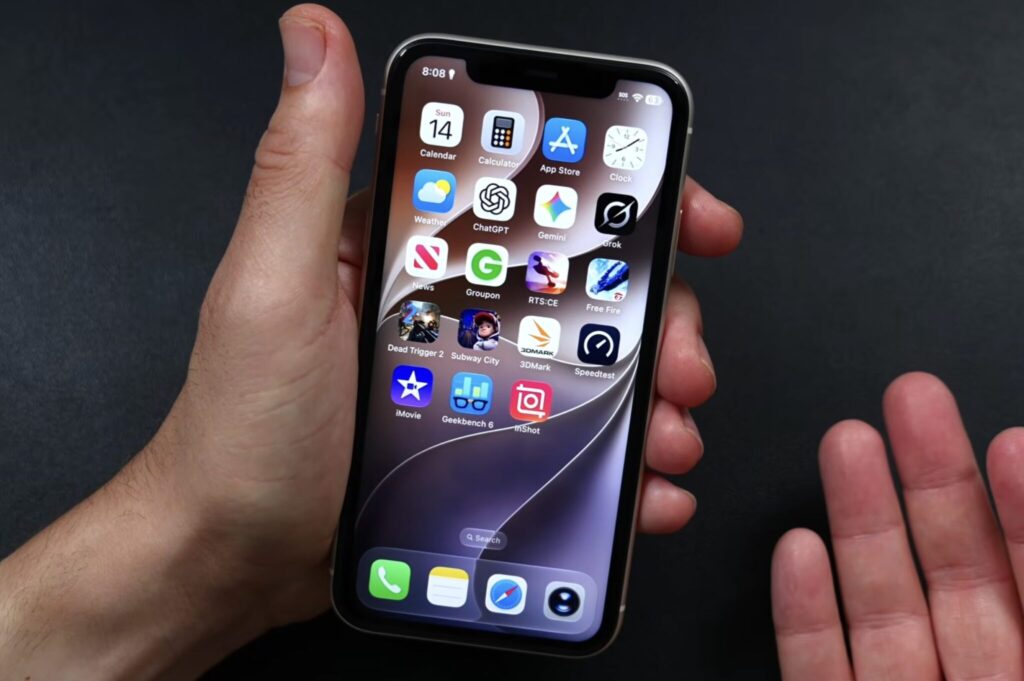 How the iOS 27 interface changed on iPhone 11. The interface displays and works as expected. Photo.
