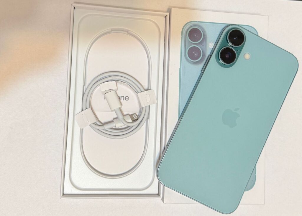 iPhone XR stuffed into an iPhone 16 case. Photo.