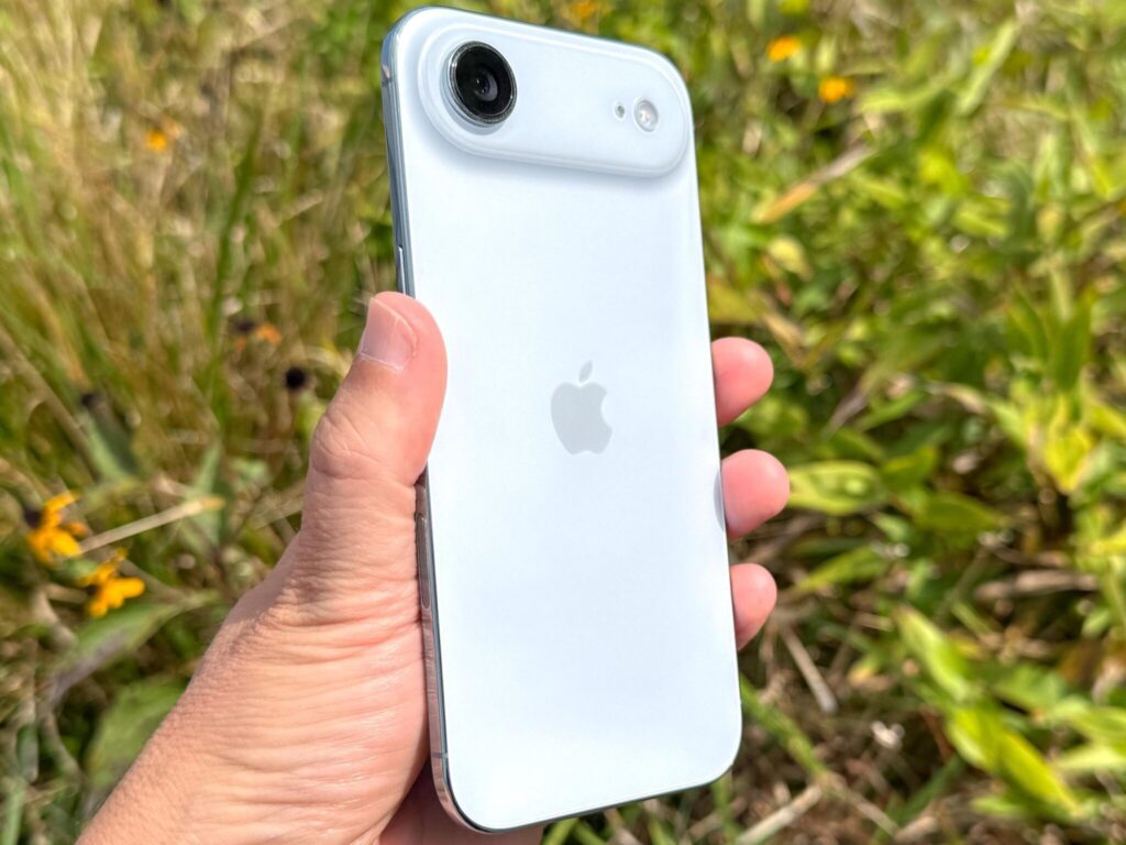Is it worth waiting for iPhone Air 2. If you didn't buy the iPhone Air only because of these drawbacks, the second generation promises to be interesting. I'm considering it myself. Photo.