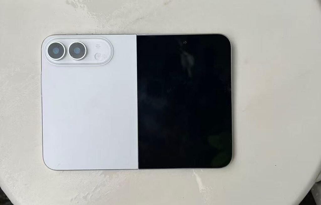 What are new iPhone mockups used for. The mockup opens, and you can estimate what the smartphone will actually be like. Photo.