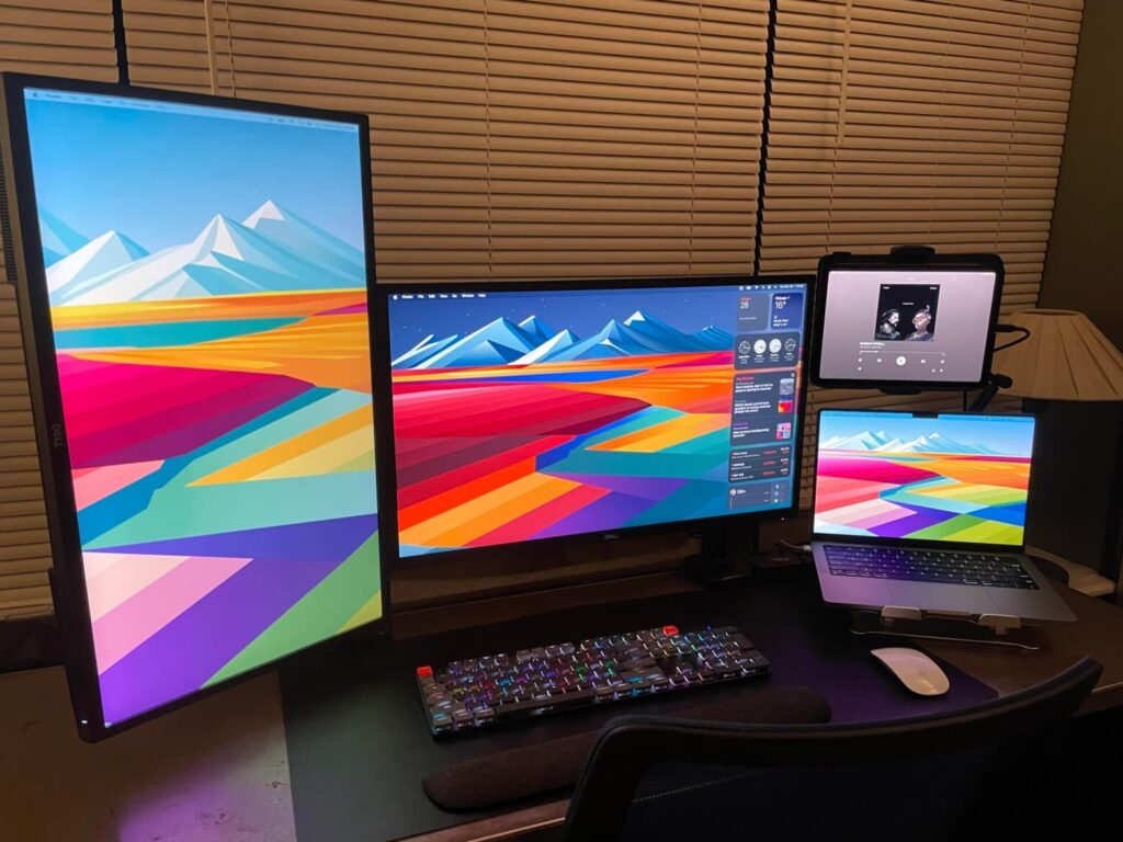New external display capabilities on Mac. You can rotate screens however you want, the new macOS will remember their arrangement. Photo.