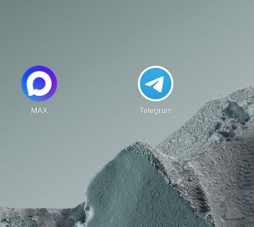 You can install both messengers on a phone and nothing will happen