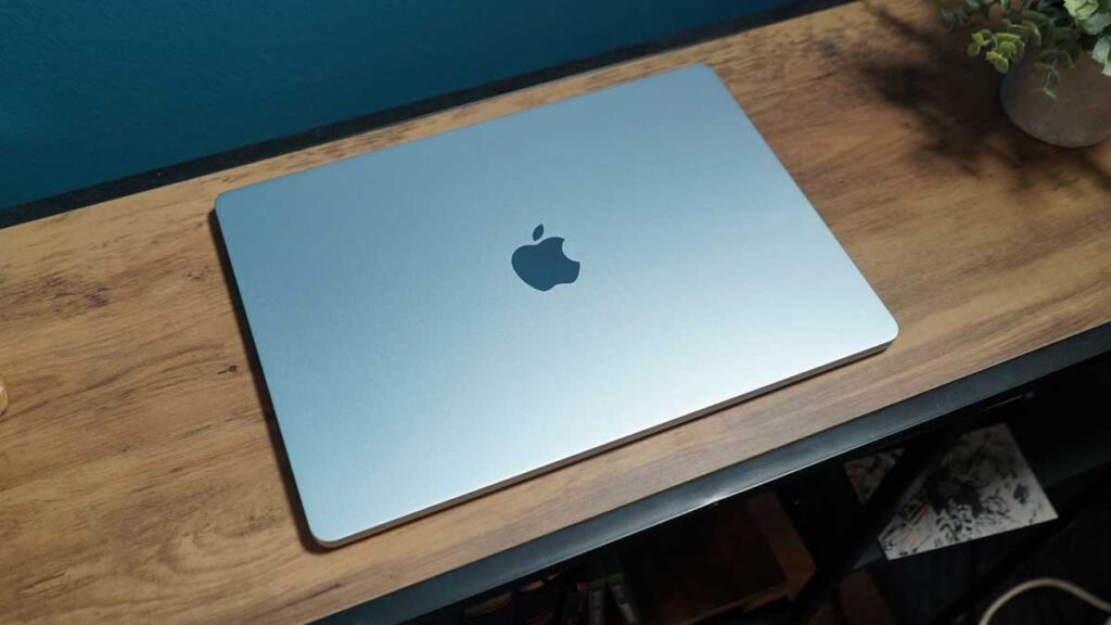 New Apple product prices in Russia. The MacBook price hike is the most frustrating. Photo.