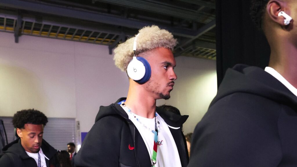 One of the best photos of the new headphones. Photo.