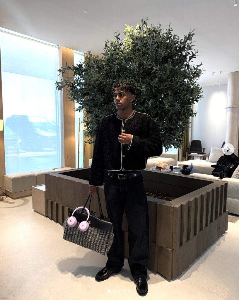New Beats headphones spotted on FIFA World Cup 2026 players. This is how Lamine Yamal showed up at Spain's national team training camp. Photo.