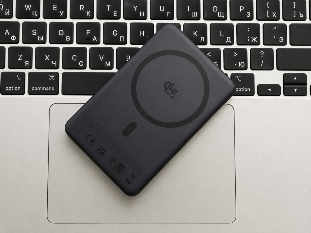 Which 10,000 mAh power bank easily fits in your pocket. The soft-touch interior makes you want to keep stroking it endlessly. Photo.