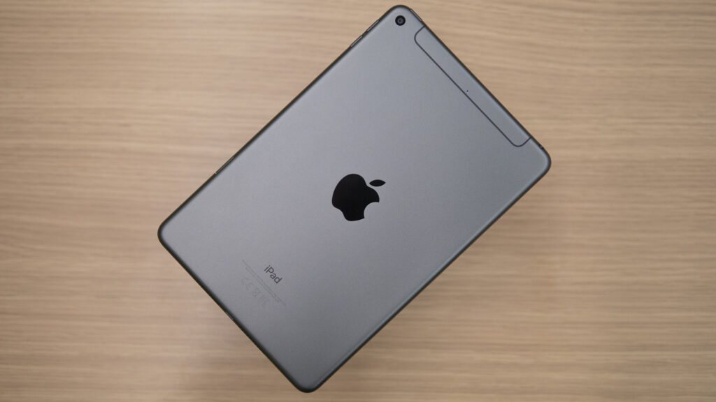 Which iPads won't update to iPadOS 27. The old mini with the Home button also won't update to iPadOS 27. Photo.