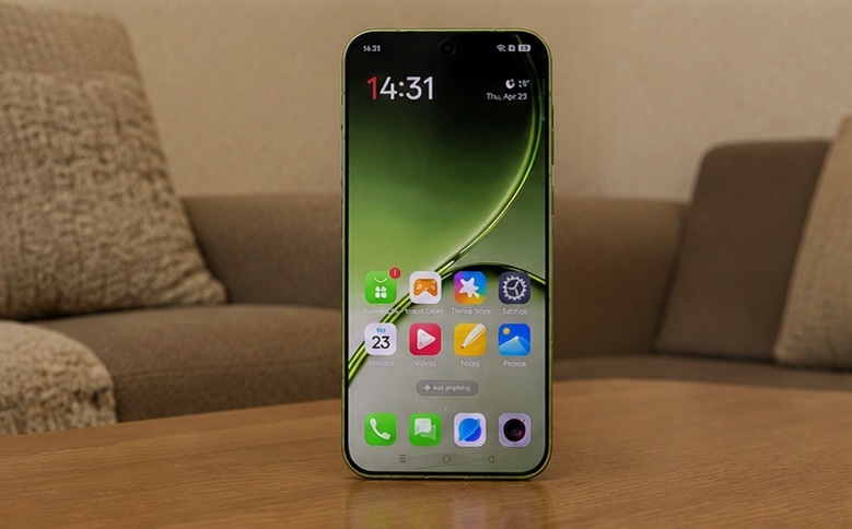 Screen with thin and symmetrical bezels