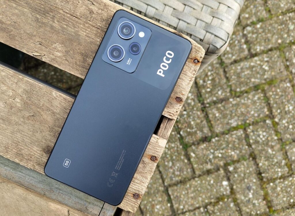 The smartphone is no longer receiving updates, so there's no point in buying it