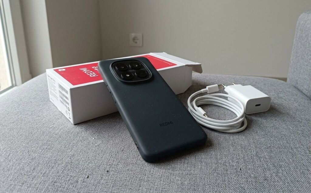 I've always loved Chinese smartphones for including a case in the box. Photo.