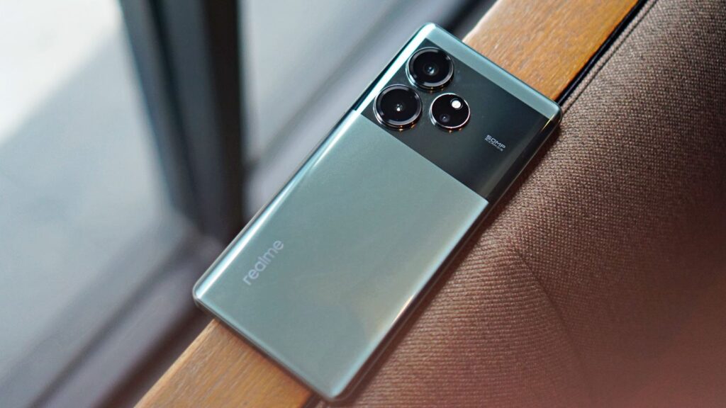 A Chinese phone that doesn't age at all. Even in terms of design