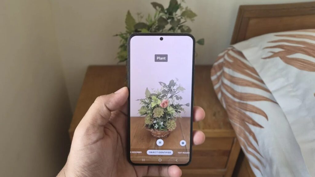 Samsung doesn't need Google Lens. Image: androidauthority.com