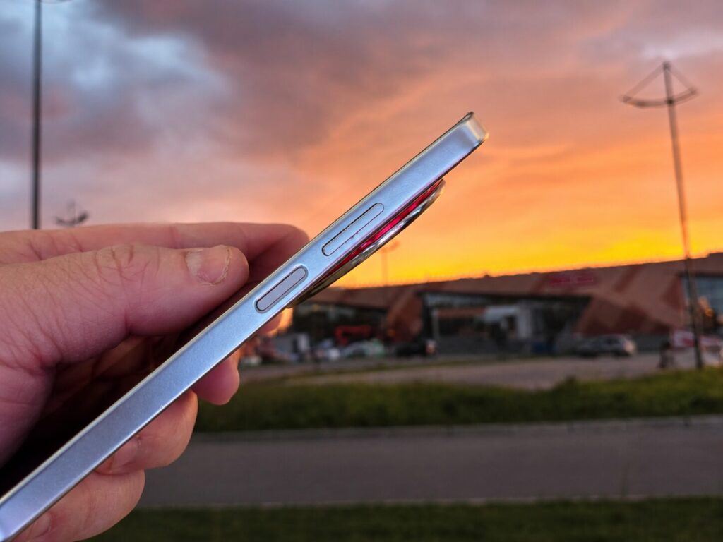 The side edges are amazing. Not the most practical, but very beautiful