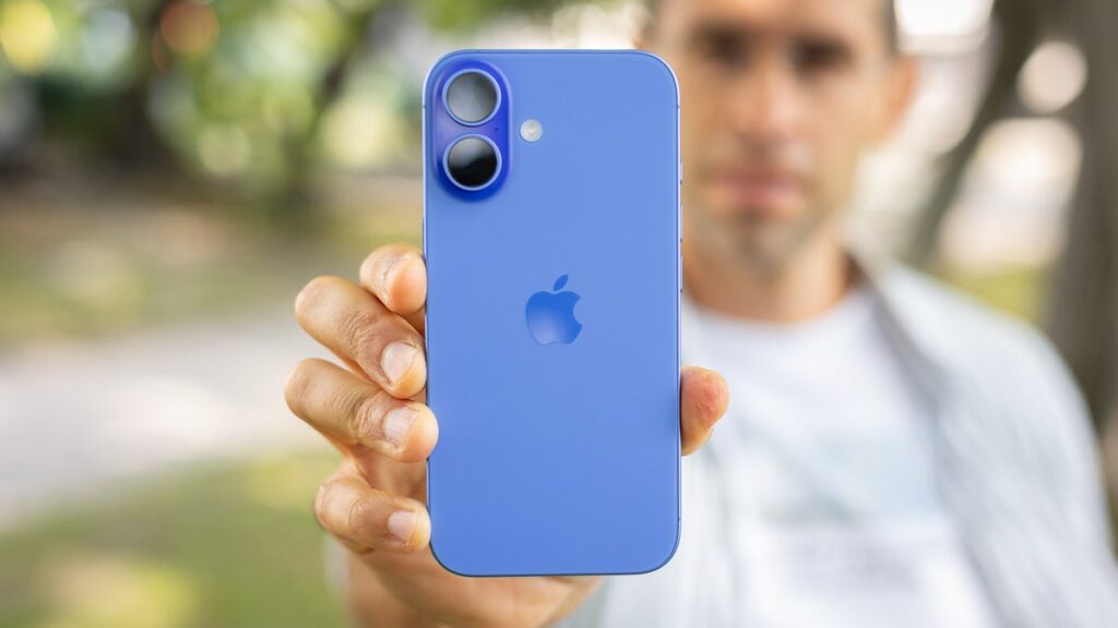 Who can get by with an older iPhone, iPad or Mac for the new Siri. Upgrading from iPhone 16 to 17 Pro just for Siri voice customization is definitely not worth it. Photo.