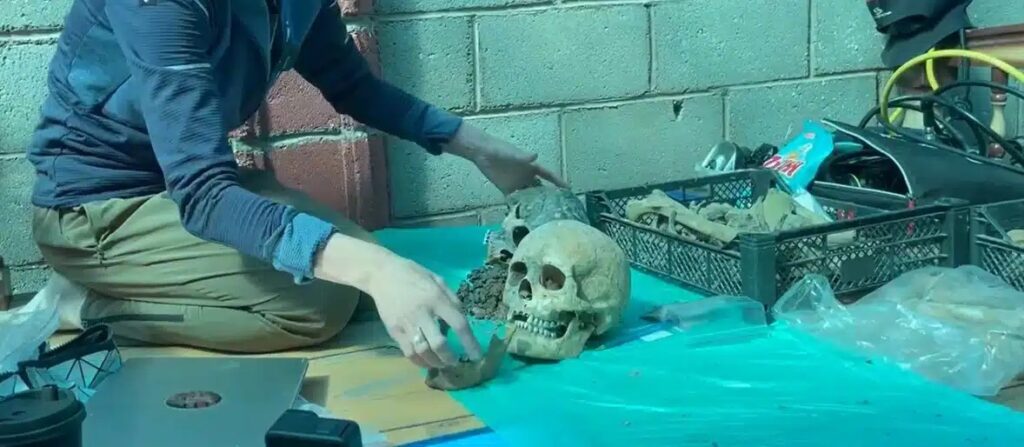 Skeletal remains discovered at Toru-Aigyr. Image source: rgo.ru. Photo.