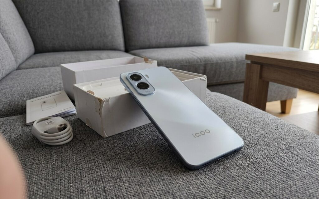 The older model is equipped with more advanced hardware