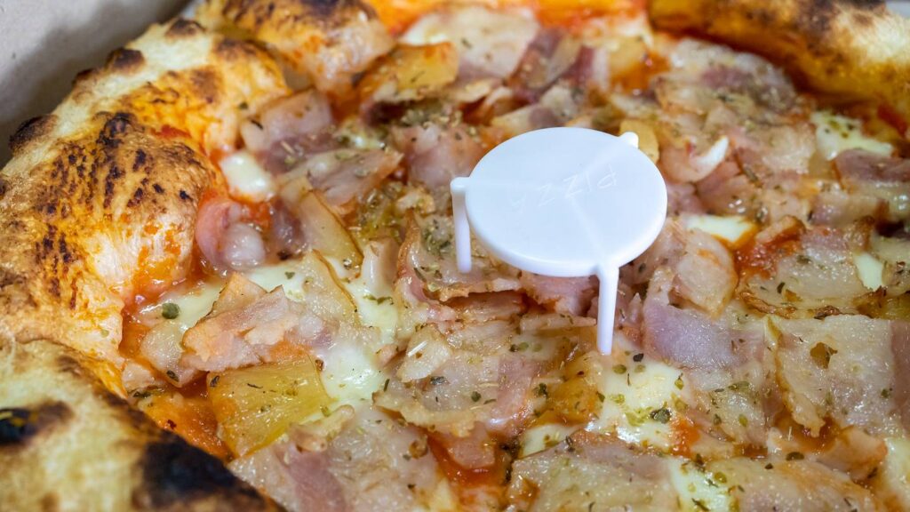 The table in the pizza box was invented relatively recently. Photo.
