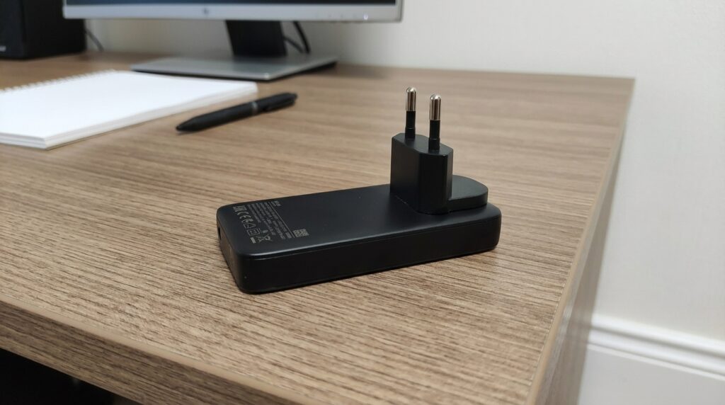 One GaN charger instead of three Apple adapters. Been carrying it in my jacket pocket since March — charges MacBook Air without any issues. Photo.