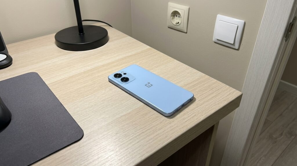 6.78-inch AMOLED, 144 Hz, and a 7000 mAh battery — for the mid-range segment, this is very serious. Photo.