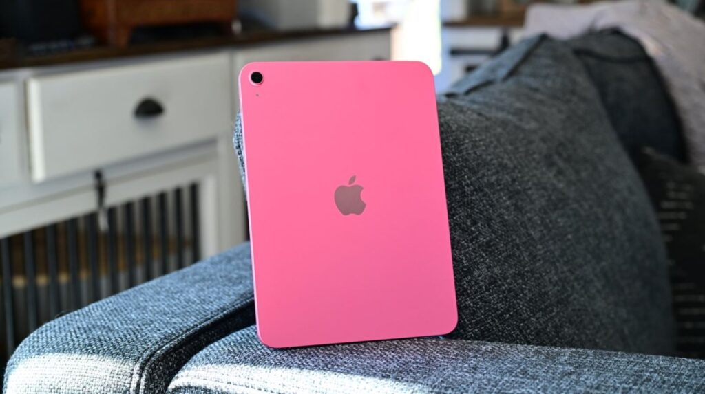 Which iPad to buy in 2026 for everyday tasks. The base model turned out to be the most versatile — for basic needs. Photo.