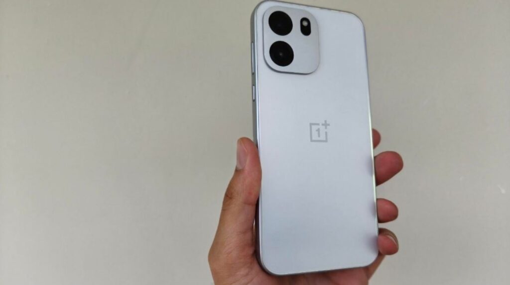 OnePlus Nord CE6 — a powerful smartphone instead of iPhone. The OnePlus smartphone is the most balanced one today. Photo.
