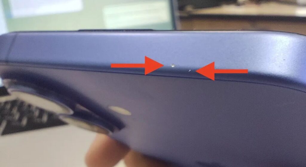 Cons of using an iPhone case in summer. The case should protect the phone, but it can often make things worse. Photo.