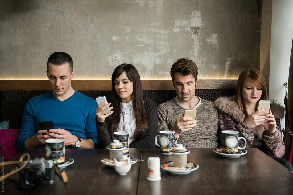 After leaving social media, communication often shifts to messengers and group chats. Photo.