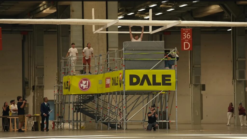 Giant paper airplane. Image source: popsci.com. Photo.