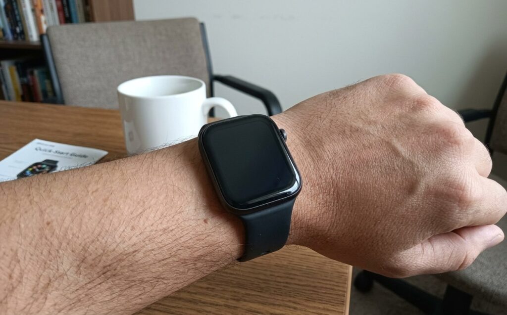 What's wrong with Apple Watch in 2026: notifications, charging, and price. If Apple Watch had no screen and no notifications, they'd be the perfect smartwatch. Photo.