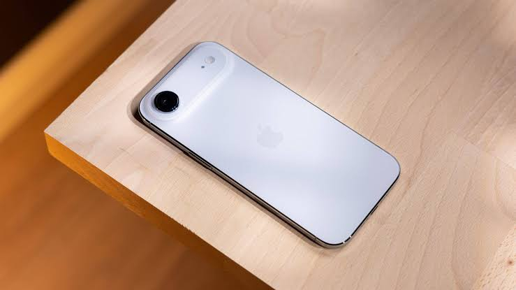 Which iOS 27 features require 12 GB of RAM. These features will become exclusive to the most modern iPhones. Photo.