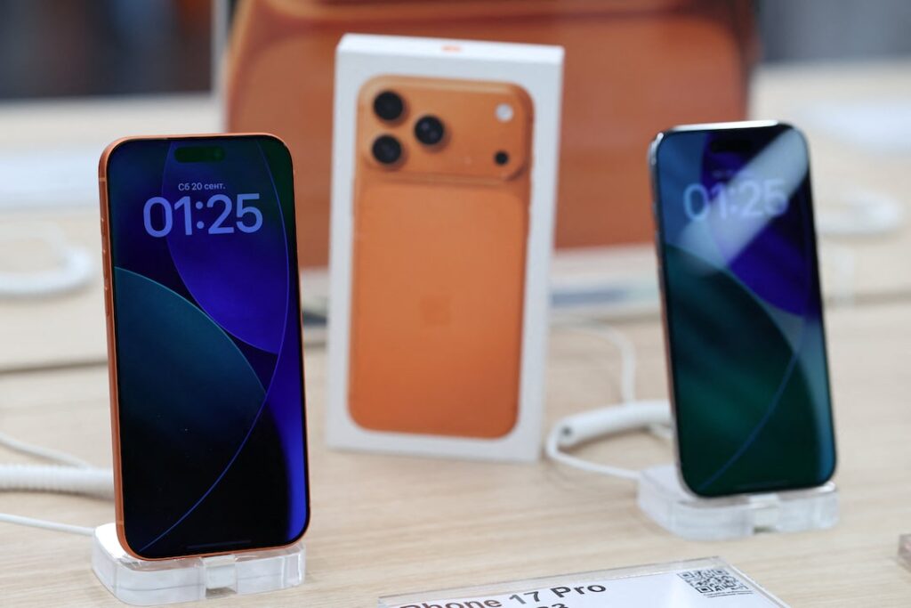 Should You Sell Your iPhone Because of FAS Requirements? iPhones in Russia continue to work as they always have. Photo.