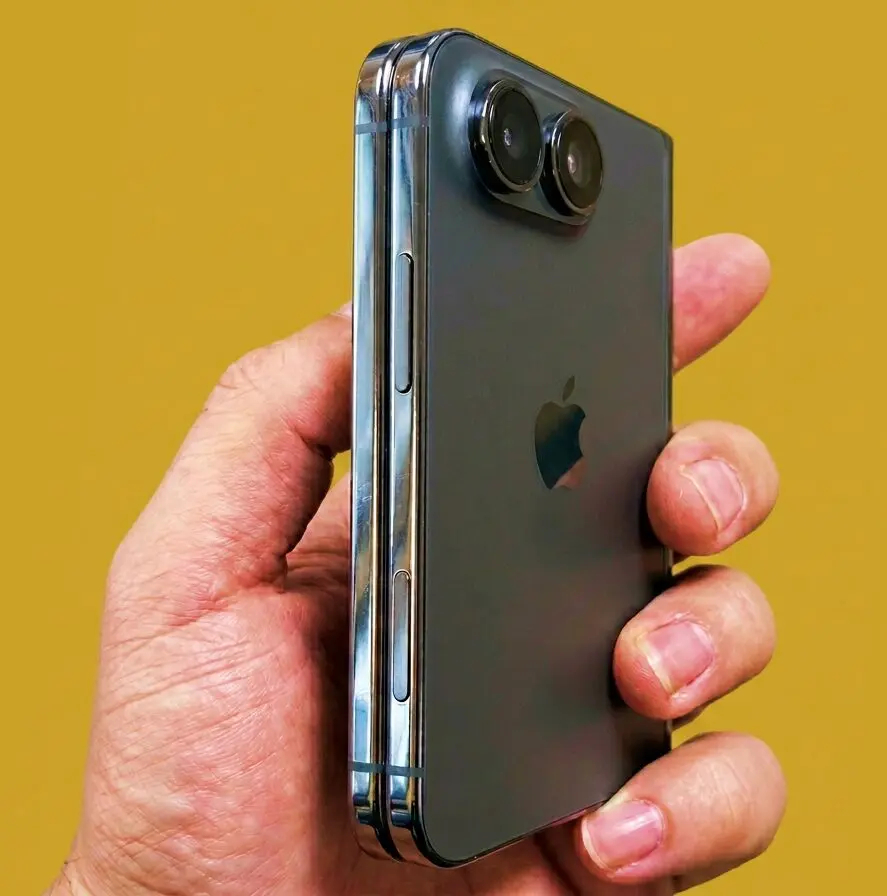 What was found in the iOS 27 beta 4 code. Each half will have its own battery. Photo.