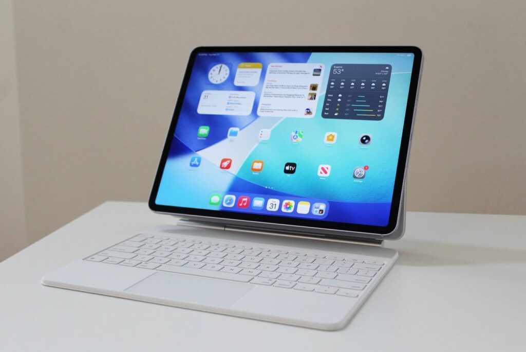 iPad Air — a tablet for work and study without overpaying. According to Apple, the Air is ideal for work and study. Hard to argue. Photo.