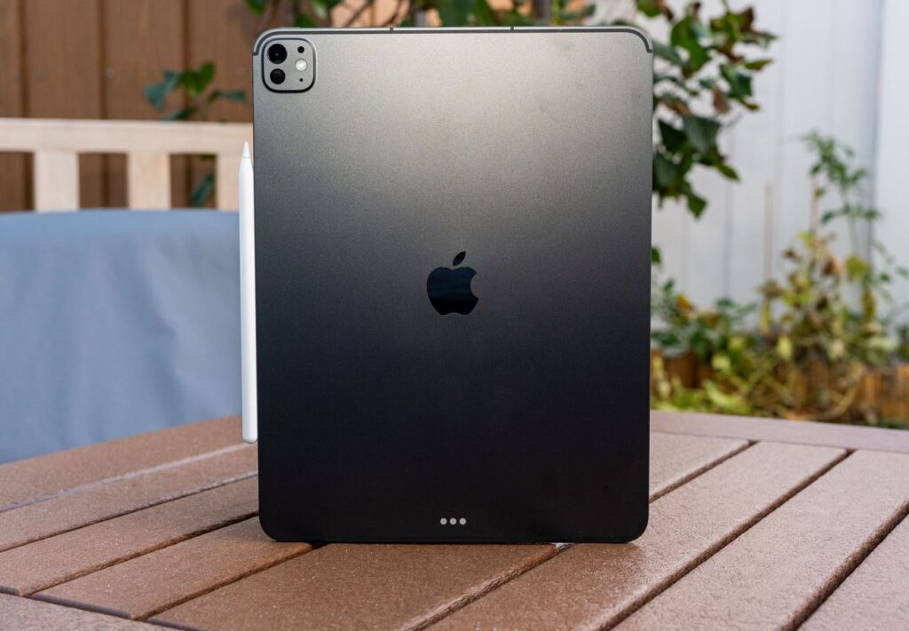 iPad Pro — which tablet to buy as a professional. If anything can replace a MacBook, it's the iPad Pro. Photo.