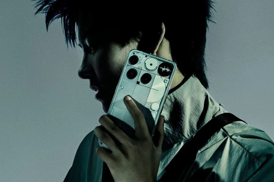 Against the backdrop of identical Chinese phones, this smartphone feels stylish