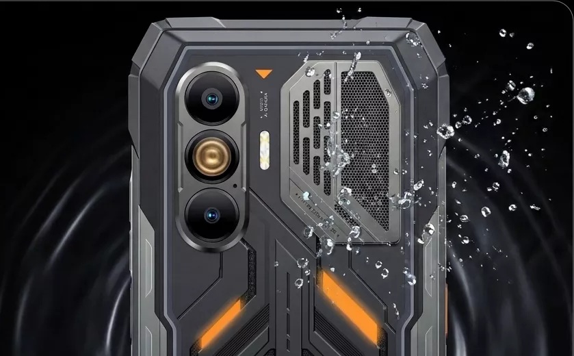The smartphone body is protected to military standards. Image: OSCAL