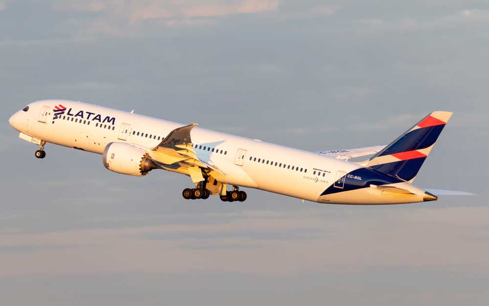 Long-haul flight routes are planned with jet streams in mind