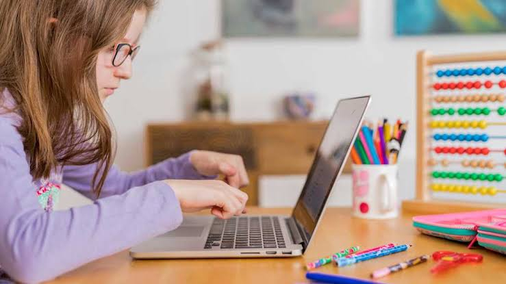 How long can a child sit at a computer without a break. The computer situation is even more interesting. Photo.