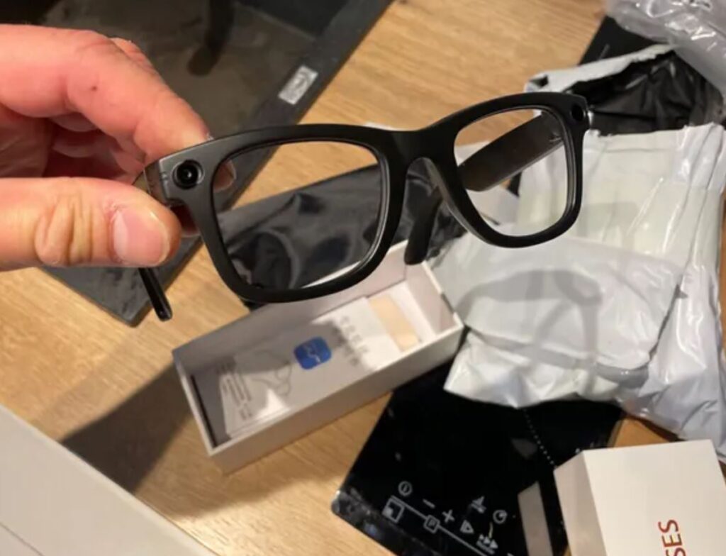 How to check a product from AliExpress before ordering. Smart glasses with a camera can be purchased on Ali at a low price. But only if the lens is visible. Photo.