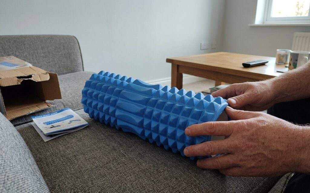 The roller works on different muscle groups, kneads them and relieves discomfort