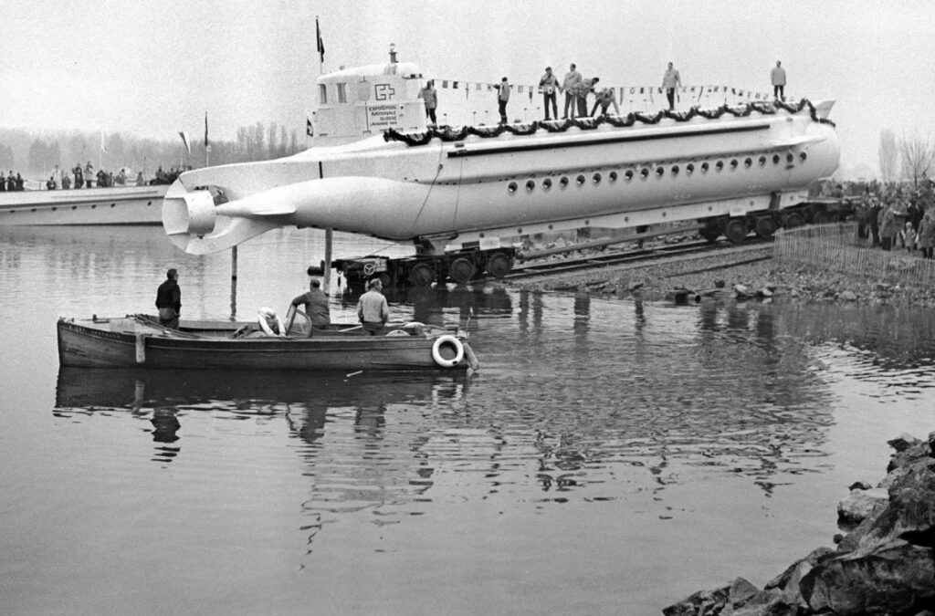 The first tourist mesoscaphe Auguste Piccard. Image source: mirkapitanov.ru. Photo.