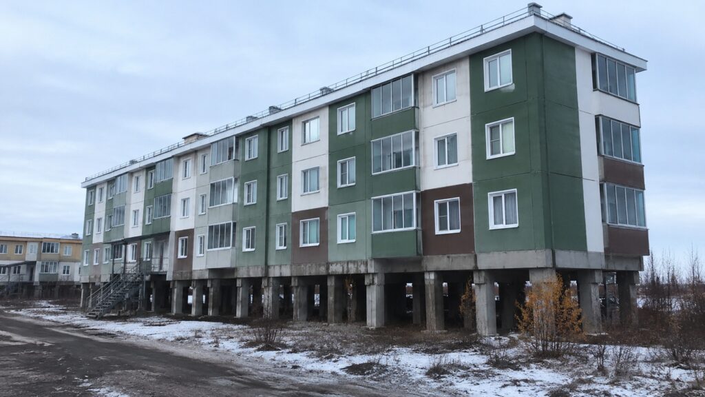 In Yakutia, houses are raised above the ground, and there are compelling reasons for this. Photo.