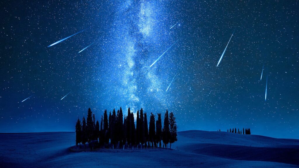Meteors enter Earth's atmosphere and burn up, leaving a bright trail. Image source: starwalk.space. Photo.