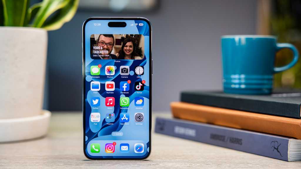 The iPhone 14 Pro Max screen, while large, is not suited for macOS work at all.