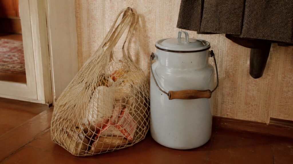 An enamel canister and an avoska string bag.