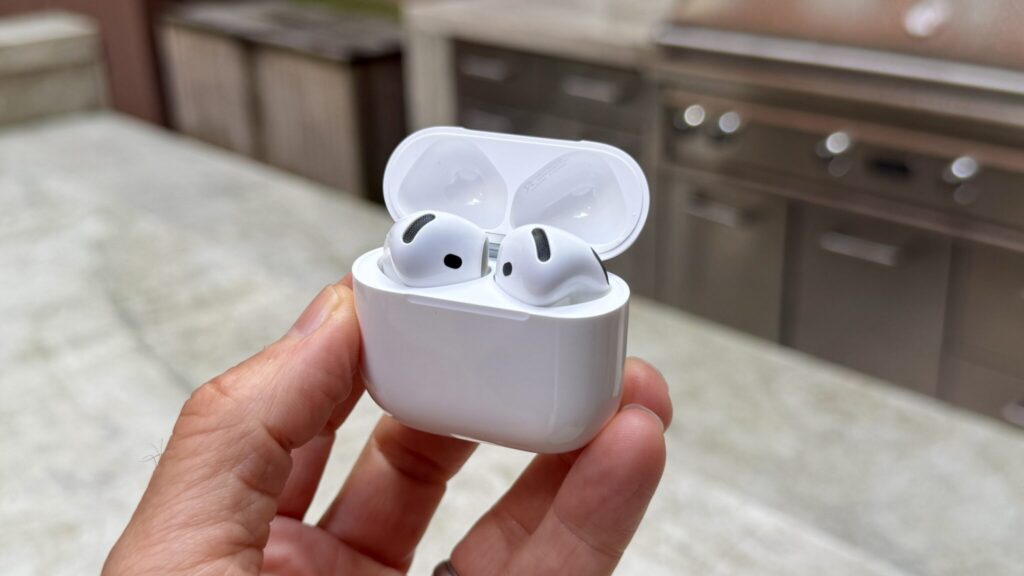 AirPods 5 in the case