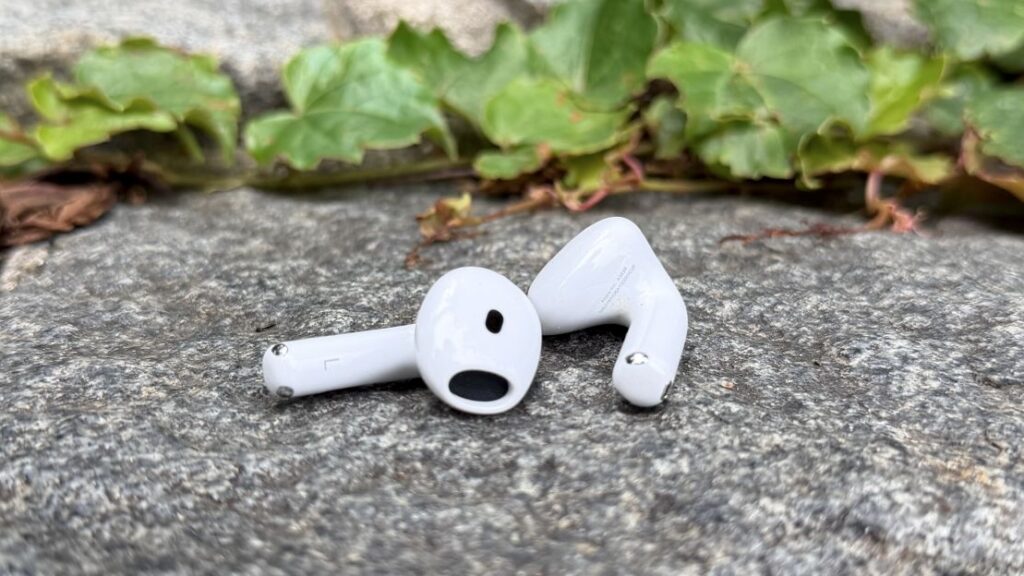AirPods 5 outside the case